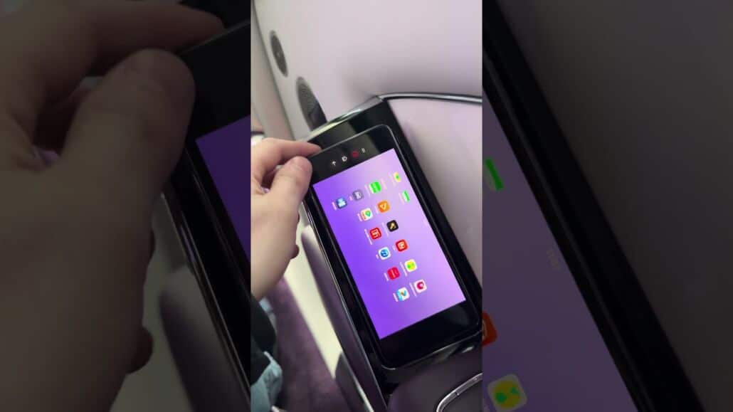 🍿 Filmabend im #Auto? 🤯 Built-in Car HomeCinema System